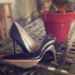 BCBG PUMPS